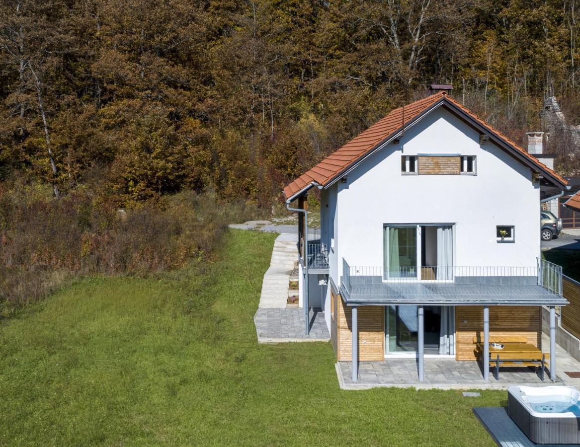 Velebit Lodge Lovinac  Extérieur photo